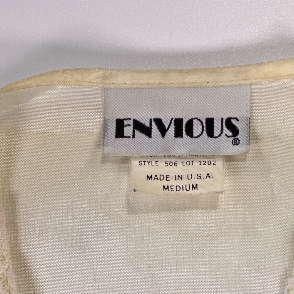 Envious Cream Lace Vest - Picture 3 of 10